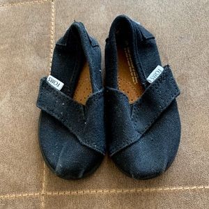 Toms baby shoes